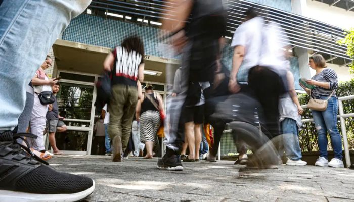 © Paulo Pinto/Agência Brasil Entenda como é calculada a nota das provas objetivas do Enem 2025